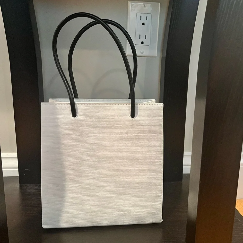 Balenciaga white shopping style hand bag! Gently preowned! - Picture 9 of 10
